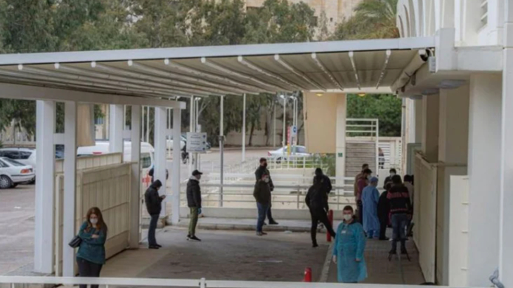 مستشفى الحريري: 32 إصابة بـ"كورونا" و15 حالة حرجة وحالة وفاة