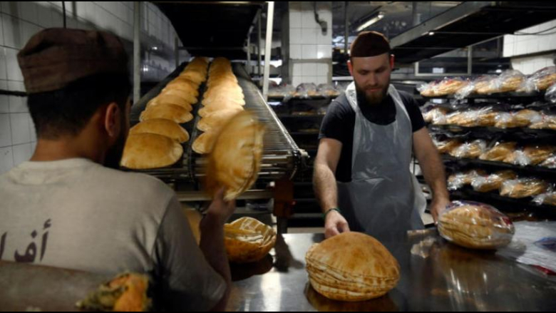 الأفران تفتقد للطحين... هل سيتوقف إنتاج الخبز؟