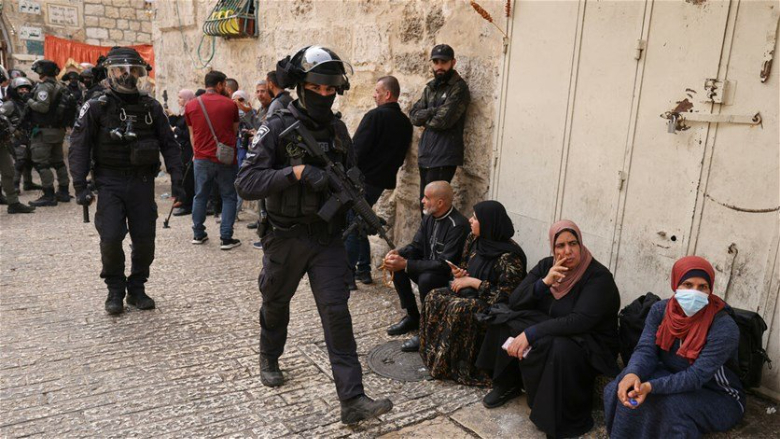 17 جريحًا في صدامات جديدة في باحة المسجد الأقصى في القدس