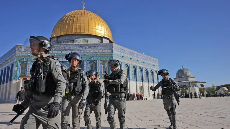 قوات الاحتلال اقتحمت المسجد الأقصى