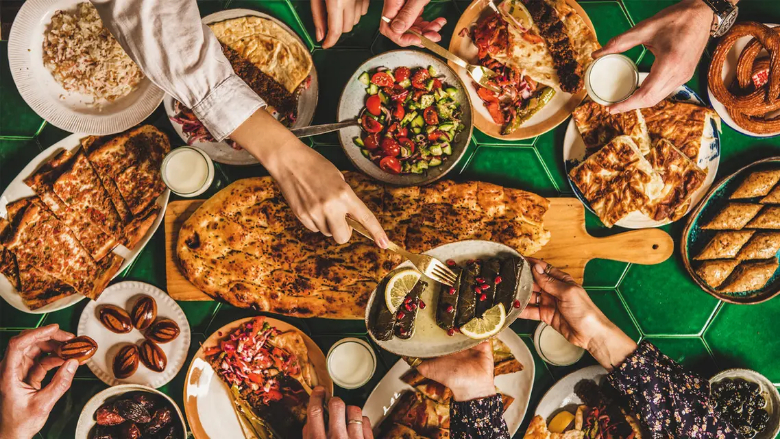 تحاشيا لزيادة وزنك.. هذه أفضل 4 عادات غذائية في رمضان
