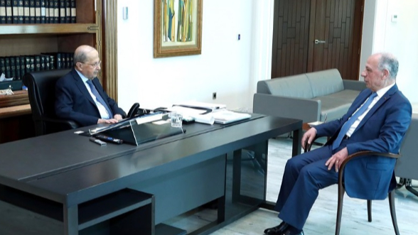 عون عرض مع وزير الدفاع للاوضاع الامنية وسبل تأمين الحاجات الاجتماعية للعسكريين