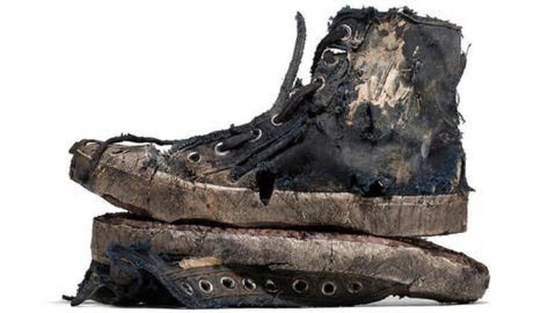 العلامة التجارية الراقية "بالنسياغا" تبيع أحذية رياضية ممزقة مقابل 1850 دولارًا