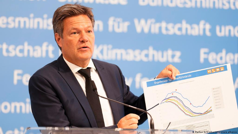 وزير الاقتصاد الألماني حذر من إغلاق صناعات بسبب نقص الغاز