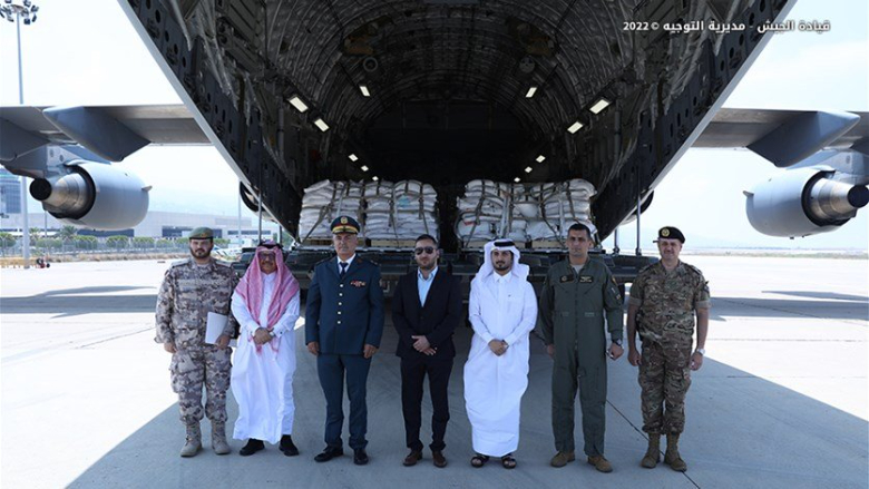 الجيش تسلم مواد غذائية مقدمة من دولة قطر