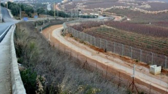 العدو الاسرائيلي يطلق  الرصاص على مواطنين  بالقرب من الخط الازرق