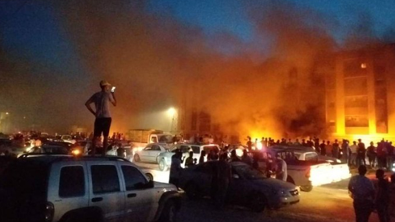 في ليبيا.. اقتحام وحرق مقر مجلس النواب في طبرق