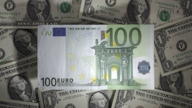 اليورو يهوي لأدنى مستوى منذ 20 عاماً