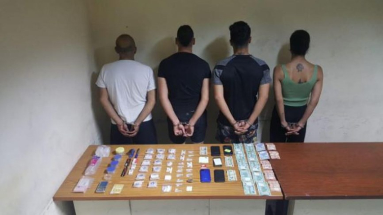 بعد عملية رصد ومراقبة دقيقة.. توقيف أفراد عصابة لترويج المخدرات ينشط أفرادها في جبل لبنان