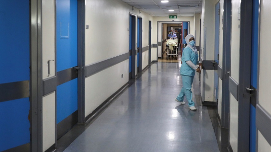 لبنانيّون يستسلمون خوفاً من تكاليف المستشفى!