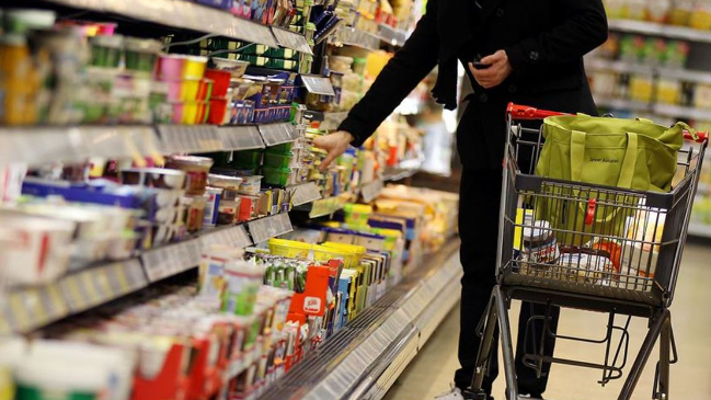رفع الدولار الجمركي لن يؤثر على أسعار المواد الغذائية.. والسبب؟