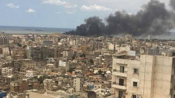 إرتفاع ألسنة اللهب والدخان في حريق مكب نفايات طرابلس