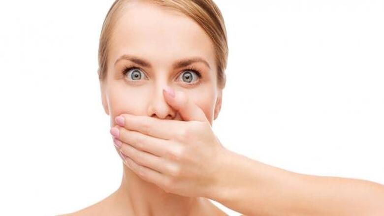 رائحة الفم الكريهة قد تدل على هذه الأمراض