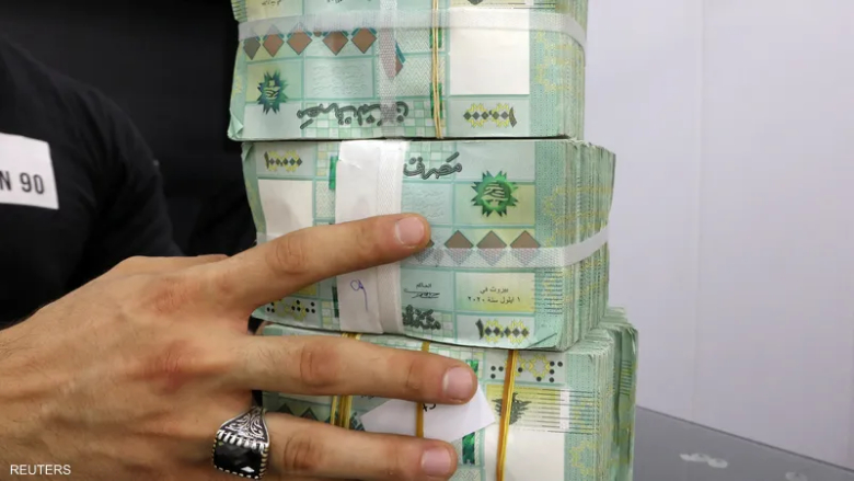 الليرة اللبنانية تواصل تدحرجها أمام الدولار