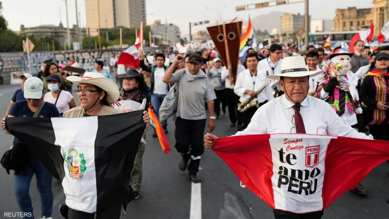 بيرو.. مسيرة ضخمة للمطالبة بتنحي الرئيسة بولوارتي