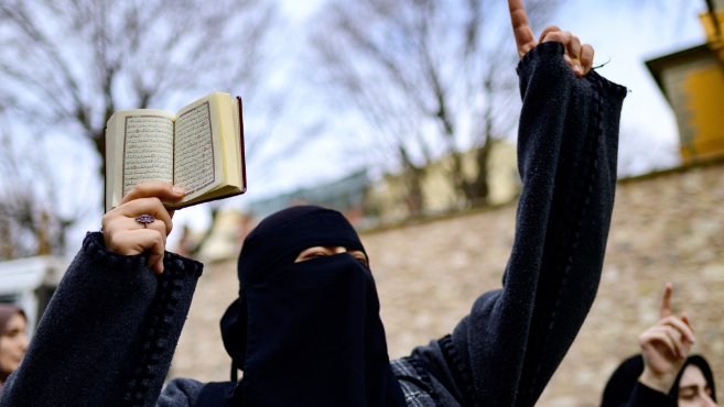"التقدمي" دان إحراق القرآن في السويد: فعل جرمي يؤجّج الكراهية والتطرّف