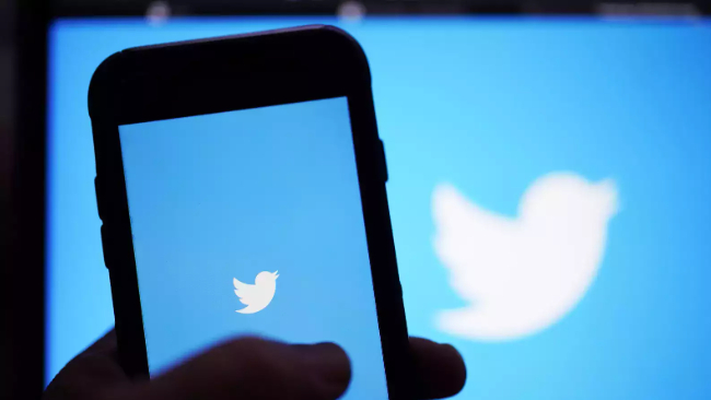 "تويتر" تعلن عن سياسة جديدة بشأن تعليق الحسابات