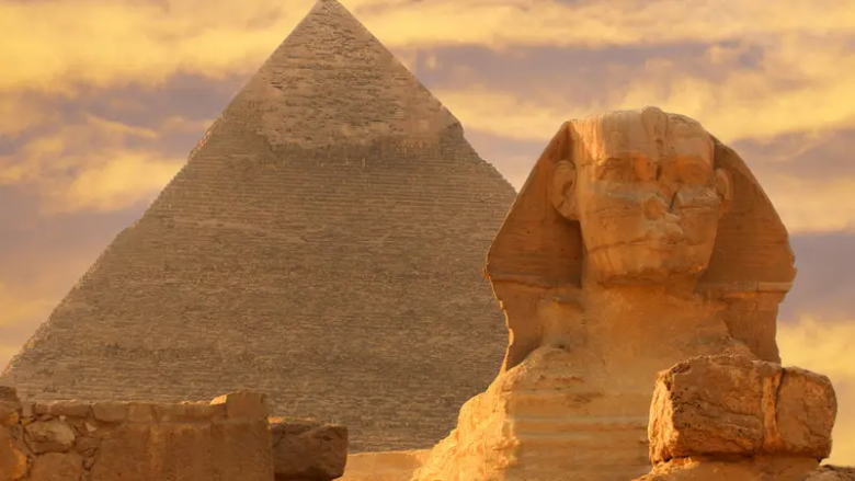 بالصور: محاولة سرقة تمثال رمسيس في مصر