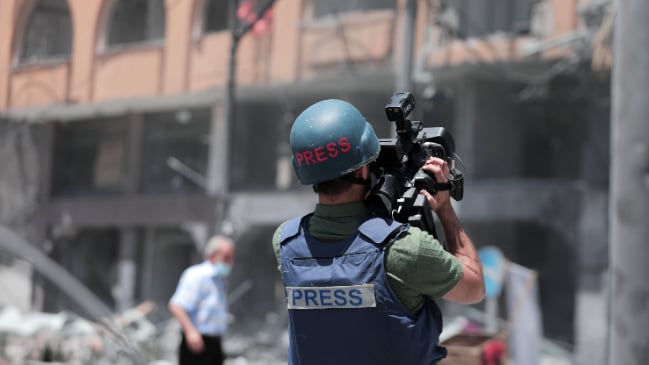 بعض الإعلام العالمي يروج للسردية الإسرائيلية... الإنحياز الأعمى لدولة الإرهاب وصمة عار