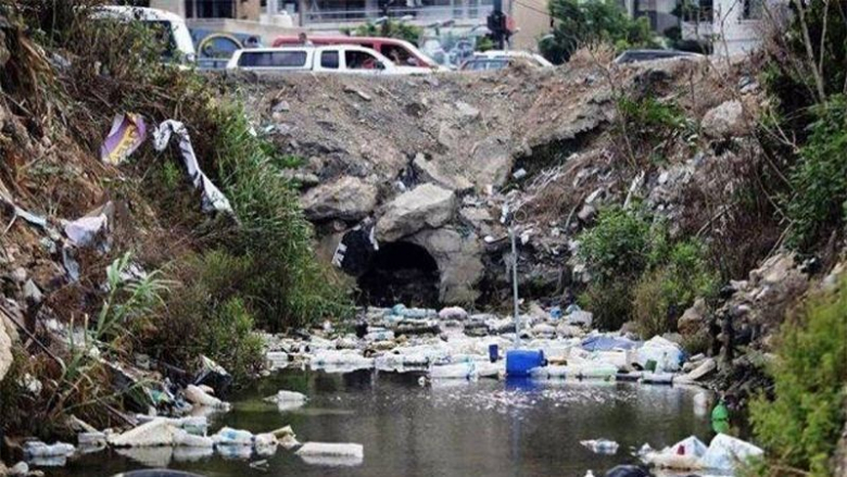 تنظيف مجرى نهر الغدير... حمية: العمل مستمر لورش متعهدي الوزارة ليلاً ونهاراً