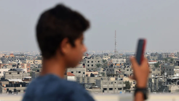 عودة اتصالات الهاتف والإنترنت تدريجياً إلى غزة