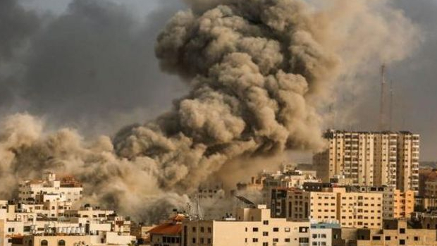 بالفيديو: أهالي غزة بخطر... هكذا يستغل الاحتلال الحرب لتهجيرهم