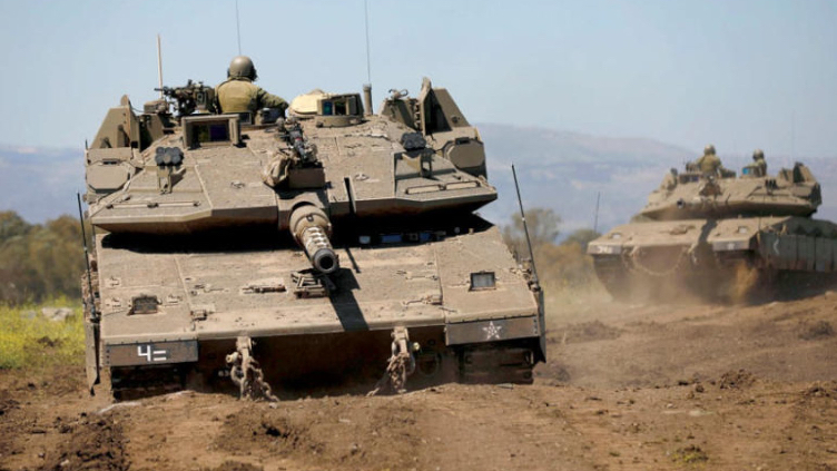 بالفيديو: الجيش الإسرائيلي ينقل مركبات قتالية إلى حدود لبنان وسوريا