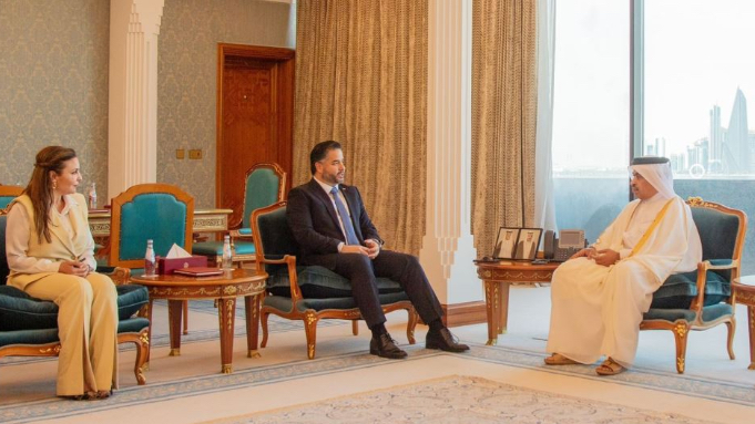 سلام التقى وزير المال القطري في الدوحة
