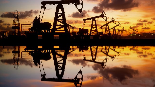 ما هي أسباب استقرار سعر النفط عالمياً منذ اكثر من شهرين؟
