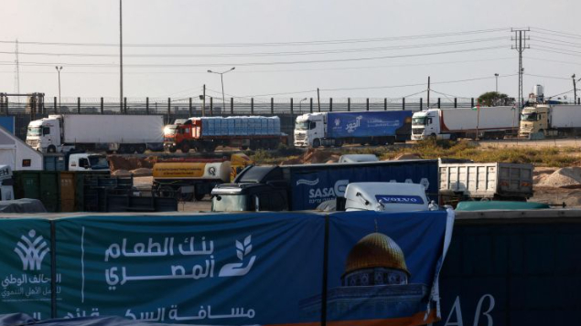 55 شاحنة مساعدات إنسانية تدخل غزة عبر معبر رفح