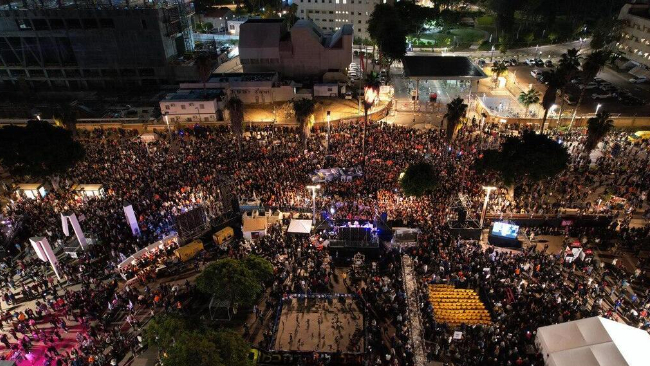 "ارحل".. الآلاف يتظاهرون في تلّ أبيب ضد نتنياهو