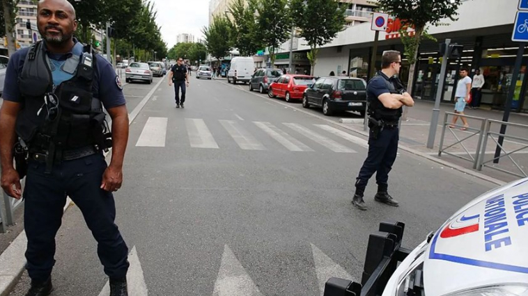 عملية للشرطة بمنطقة تجارية في باريس