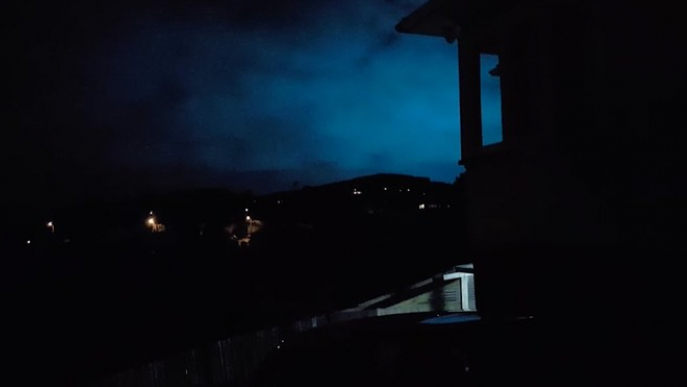 أضواء زرقاء قبل الزلزال... ما سببها؟