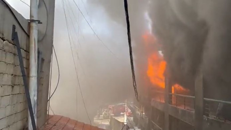 حريق في معمل للدهانات في بلدة زفتا
