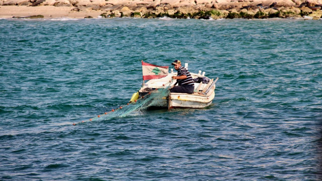 باخرة نيترات أمام السواحل اللبنانية... هل من خطر؟