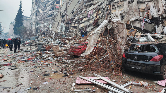 آلاف الضحايا بـ"مأساة الزلزال" في تركيا وسوريا