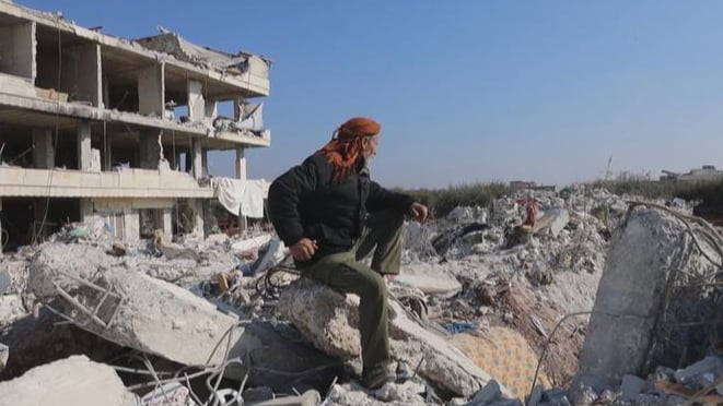 زلزال تركيا يفضح "كارتيلات" العقارات في سوريا... مواد منتهية الصلاحيّة وتصاريح بناء بـ"الواسطة"