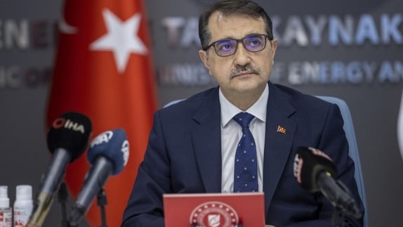 وزير الطاقة التركي: تبين أن أوروبا غير مستعدة لأزمة الغاز