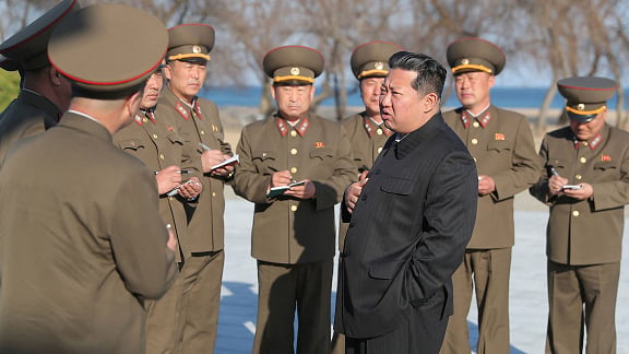 كيم يدعو لتعزيز قوة الردع العسكري لكوريا الشمالية