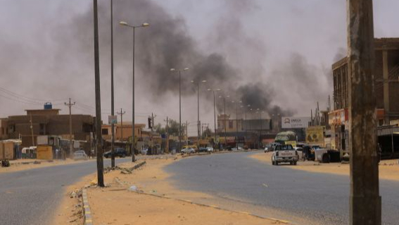 صراع جنرالي السودان على السلطة مستمر... مقتل مدنيين ودعوات لوقف الاشتباكات