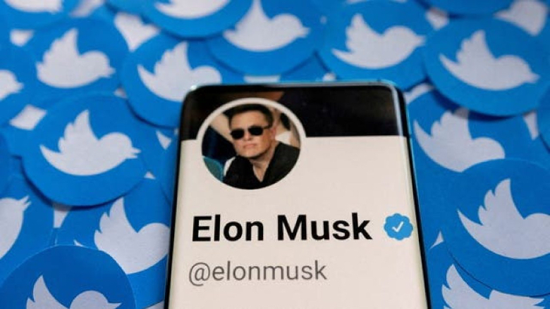 "إيلون ماسك" يصبح أكثر مستخدمي تويتر متابعةً بعد إنفاق 44 مليار دولار لشرائه