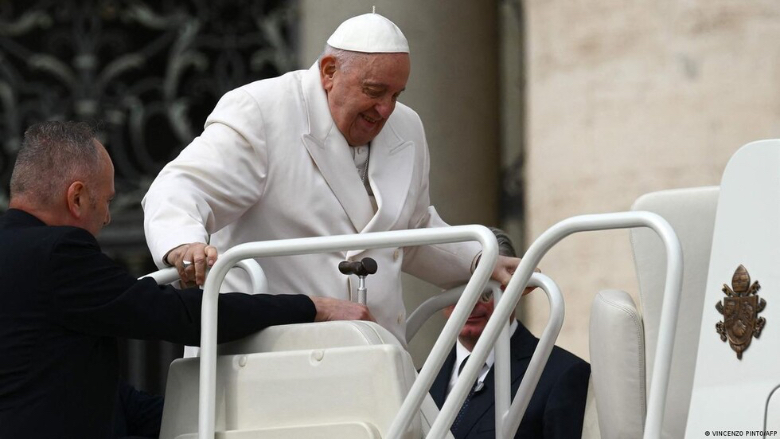 إثر خروجه من المستشفى.. البابا يترأس قداس أحد الشعانين