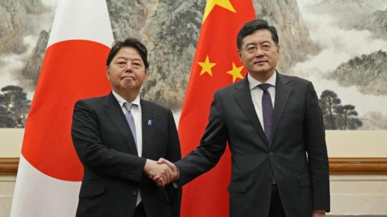 وزيرا خارجية الصين واليابان يلتقيان لأول مرة منذ 3 أعوام