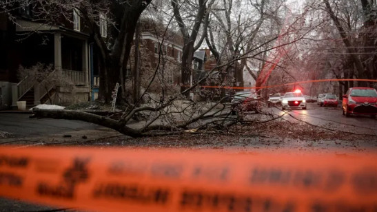 كندا.. قتلى وانقطاع الكهرباء عن مليون شخص بعد عاصفة ثلجية
