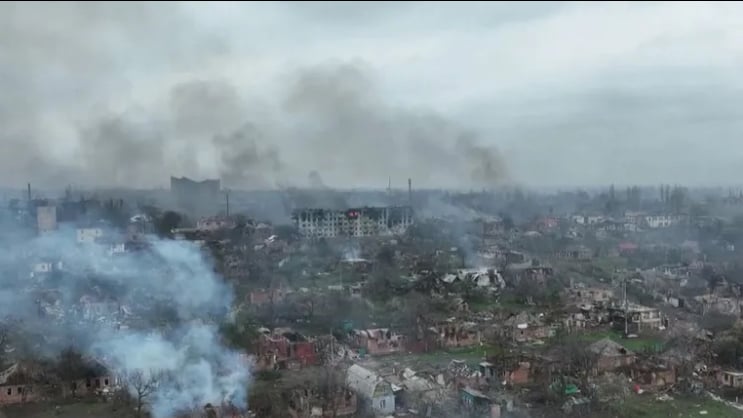 أوكرانيا تشعل "معركة باخموت".. وإحباط أكثر من 36 هجوماً