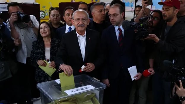 انتخابات تركيا.. أردوغان وكيليتشدار أوغلو يدليان بصوتيهما