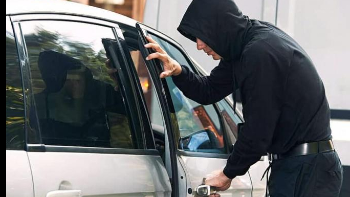 سرقة السيارات.. قوى الأمن توقف عصابة تنشط في عدة مناطق