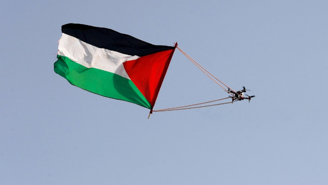 "نظام فاشي"... إسرائيل تستمر في انتهاكاتها وتعمل لحظر رفع العلم الفلسطيني