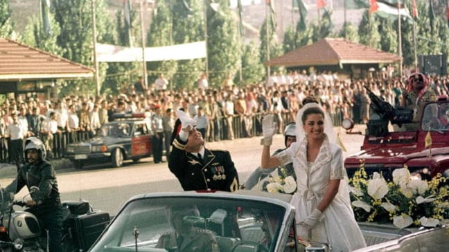 بالصور: بعد 30 عامًا.. شاهدوا حفلة زفاف الملك عبدالله الثاني والملكة رانيا