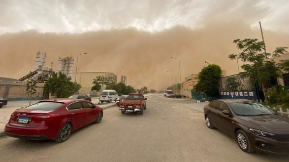 عاصفة ترابية "مرعبة" تضرب مصر